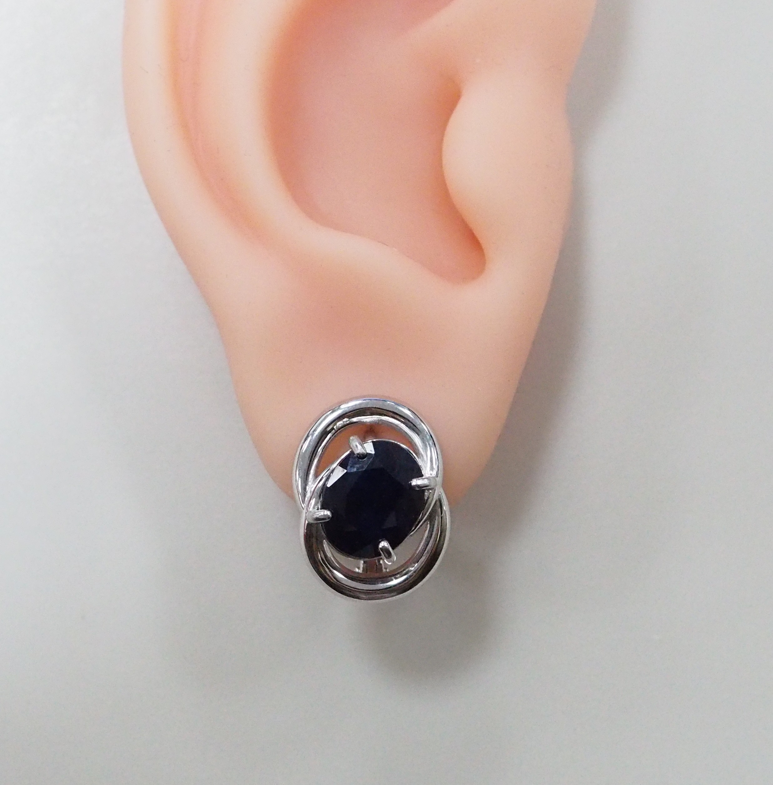 Серебряные серьги с сапфирами